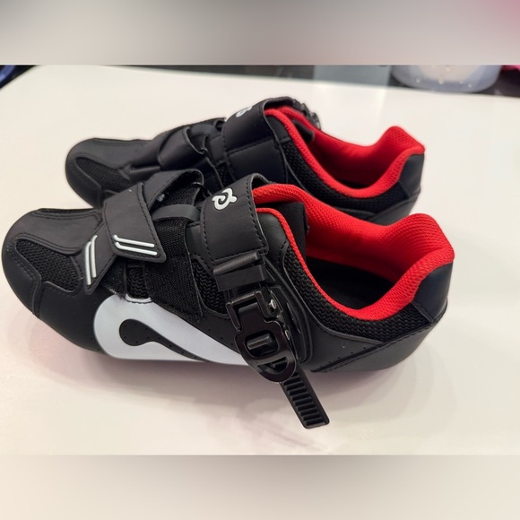 Peloton clip in shoes 39 - like new (wore maybe once - 2x max!!! - Picture 2 of 6